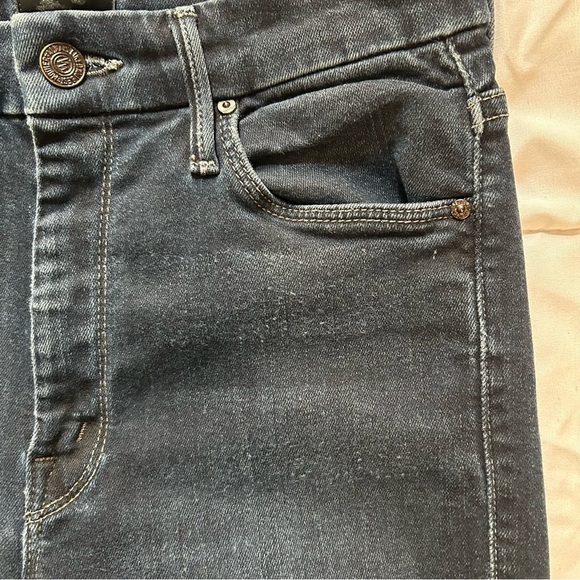 Mother High Waisted Looker Ankle Fray jeans in Last Call 27 - Picture 6 of 16